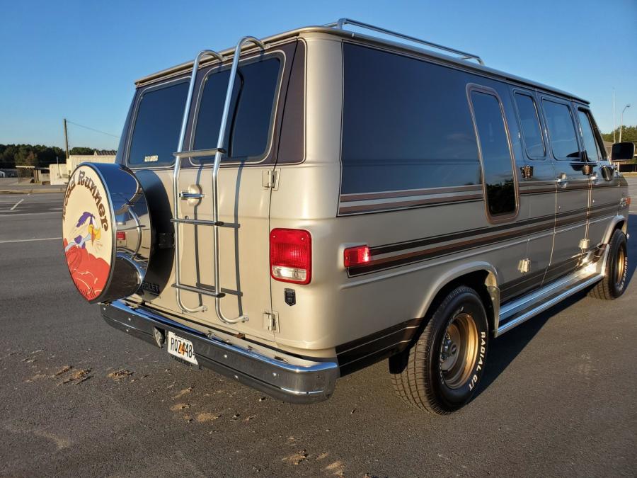  Chevrolet G20 Conversion Van  (CG21305) 1988 года  (фото 25 из 257)